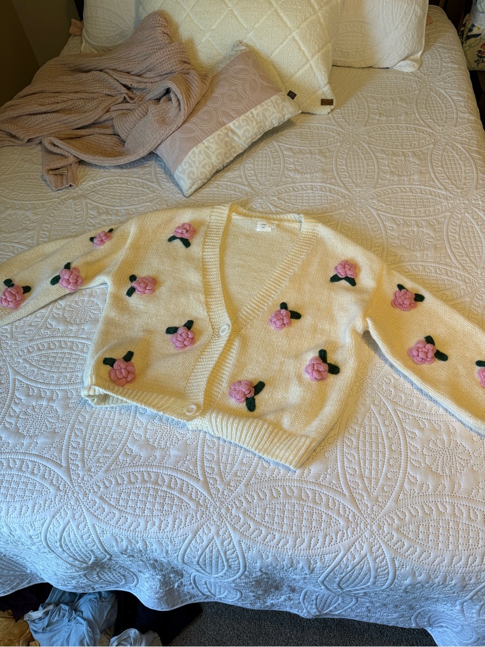 Cream Floral Appliqué V-Neck Cardigan - Unbranded